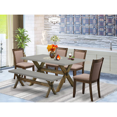 L'ensemble de table de salle à manger 6 pièces contient une table de salle à manger rectangulaire avec des pieds en X et 4 chaises Parson en tissu de café avec un banc, patiné