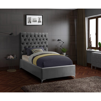 Cruz Upholstered Platform Bed