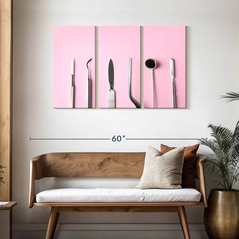 Outils dentaires sur fond rose, H 28 po x l 45 po