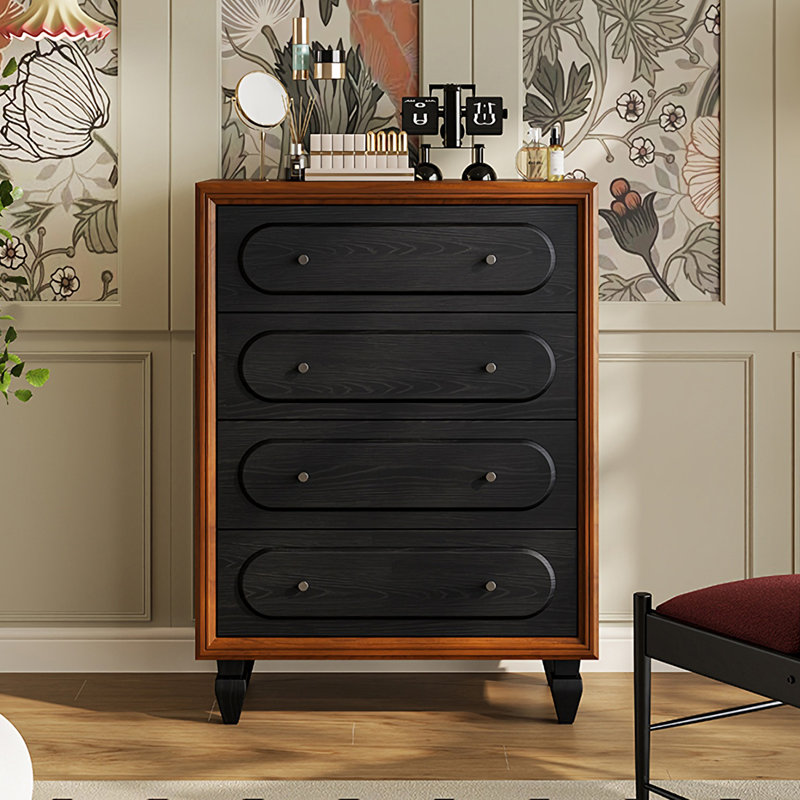 Coffre d'appoint en bois massif exquis simple.