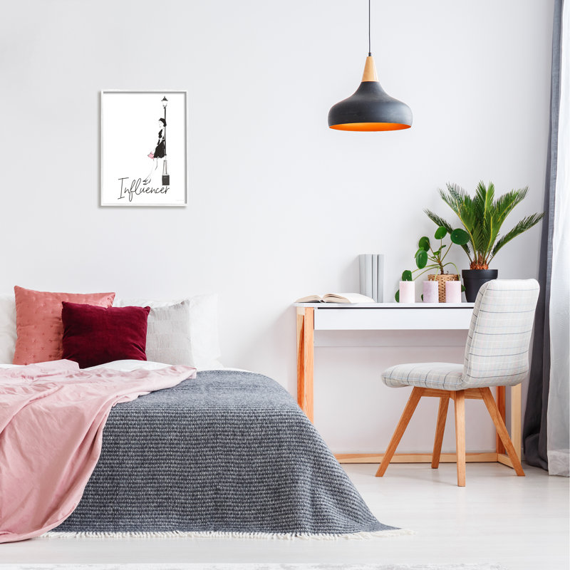 «Chic Influencer Calligraphy Woman», H 20 po x l 16 po x P 1,5 po, Giclée encadrée blanc bord de mer