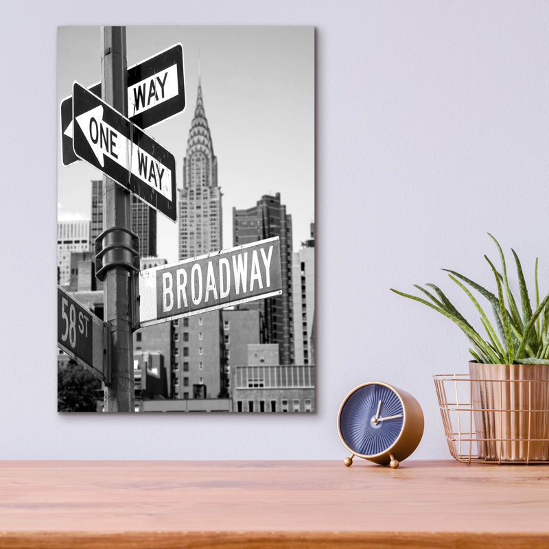 «Broadway» par Photoinc Studio, art mural en verre acrylique, H 16 po x l 12 po x P 0,13 po
