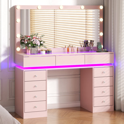 Meuble-lavabo rose avec miroir et lumières