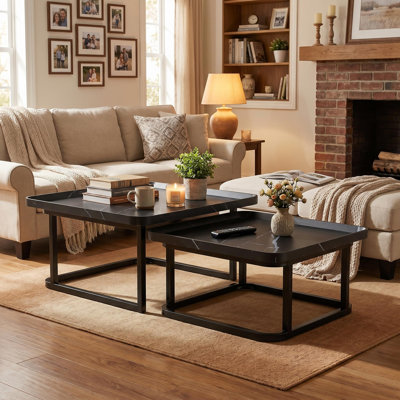 Ensemble de 2 tables basses gigognes, tables de bout carrées empilables en faux marbre avec structure en métal robuste, tables d'appoint gigognes modernes pour le salon, petits meubles d'appoint peu encombrants