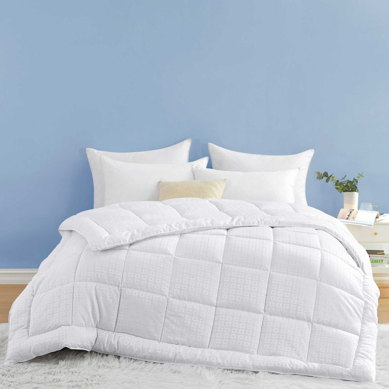 King Size White Microfiber Down Alternative Comforter