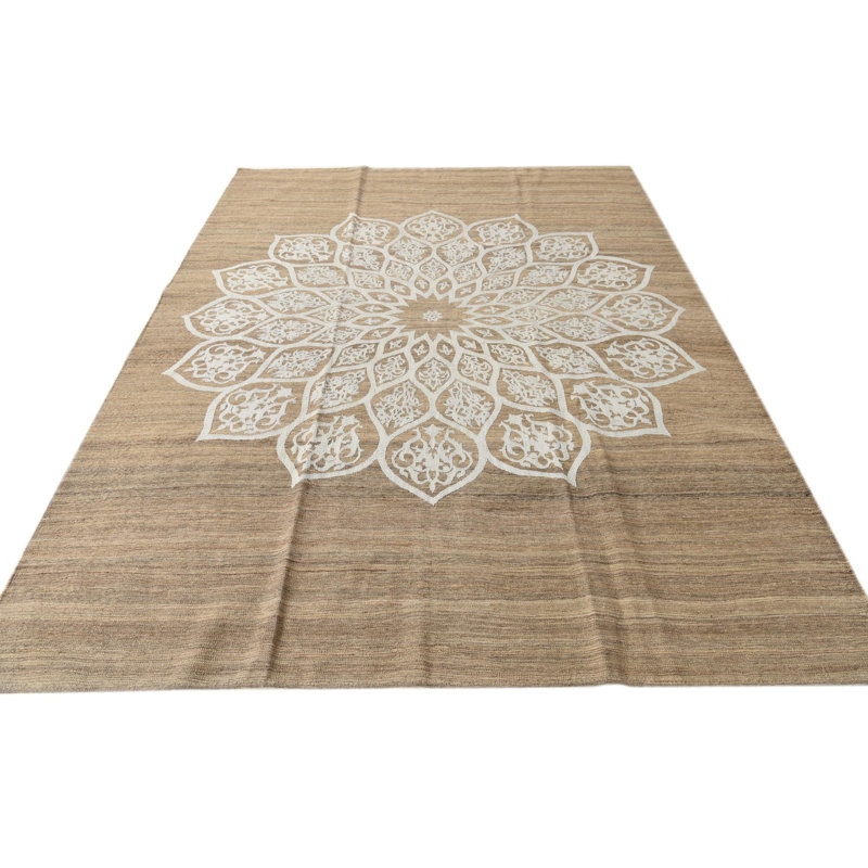 Tapis brun clair 7,7 po