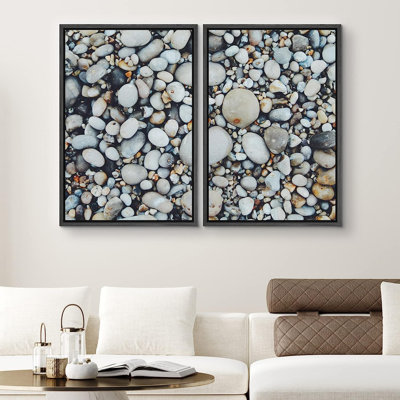 Signe, reproduction d'art sur toile, ensemble lisse, gris, noir et brun, plage, galets, nature, photographie, art moderne, rustique, détente / calme, multicolore pour le salon, la chambre à coucher, le bureau