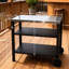 Chariot de barbecue extérieur à 3 niveaux avec plateau en acier inoxydable, table de préparation de barbecue mobile sur roulettes, barre de service pour la terrasse et la cour arrière, support de four à pizza en noir, construction, grand rangement, stable