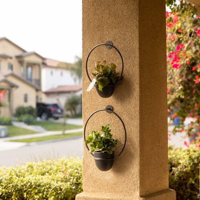 Schunemunk Iron 2-Piece Wall Planter Set