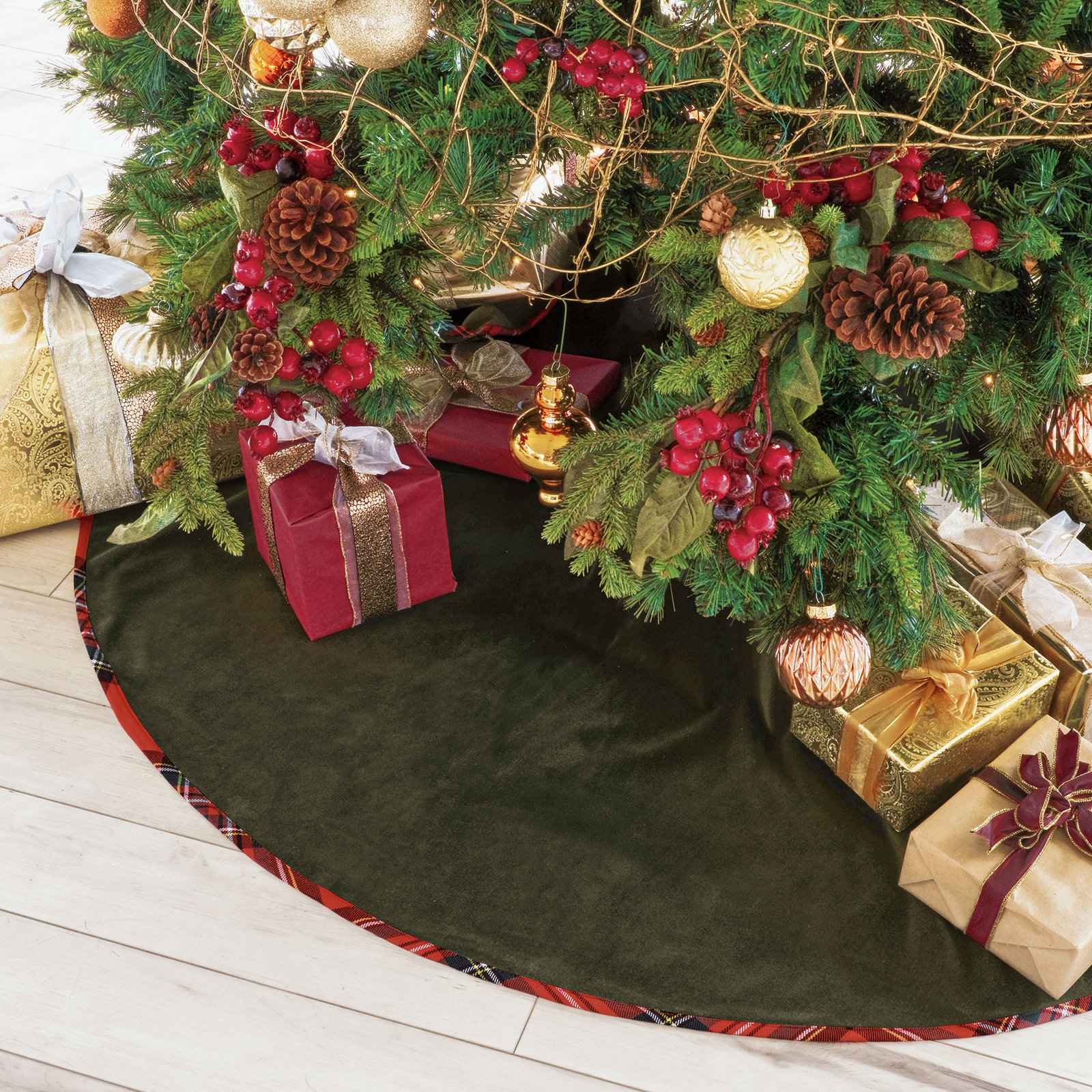Tenenbaum Velvet Tree Skirt