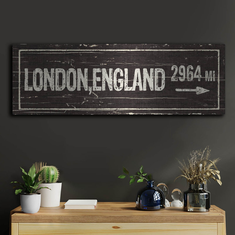 Art mural luxueux «Destination Signs 4» par Pela Studio, H 12 po x l 36 po