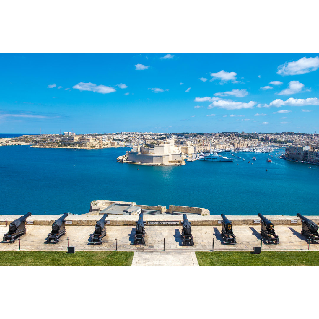 Die Kanonen von Valletta, die Salutbatterie, Malta, EU von Sakkmesterke - Leinwandfoto