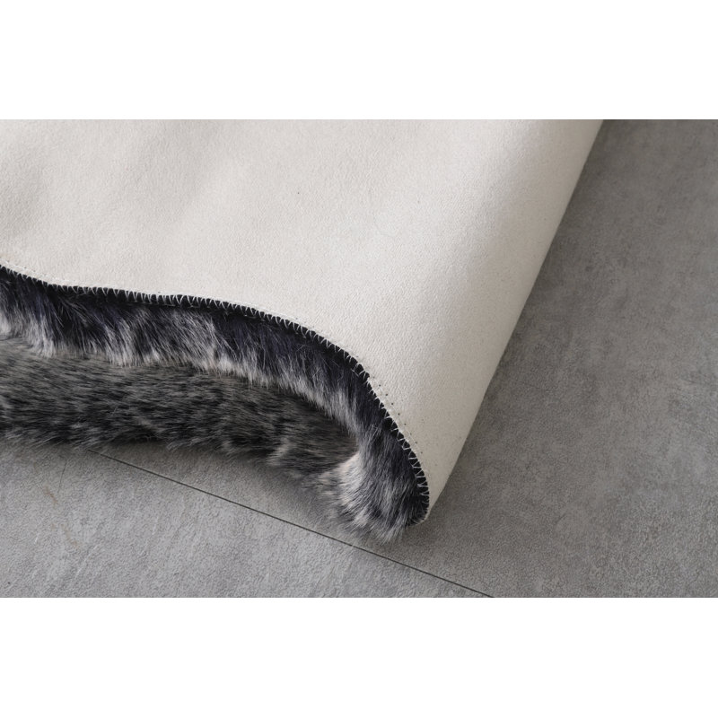 Tapis noir à poils longs Furry, Tapis de couloir 2 pi x 5 pi