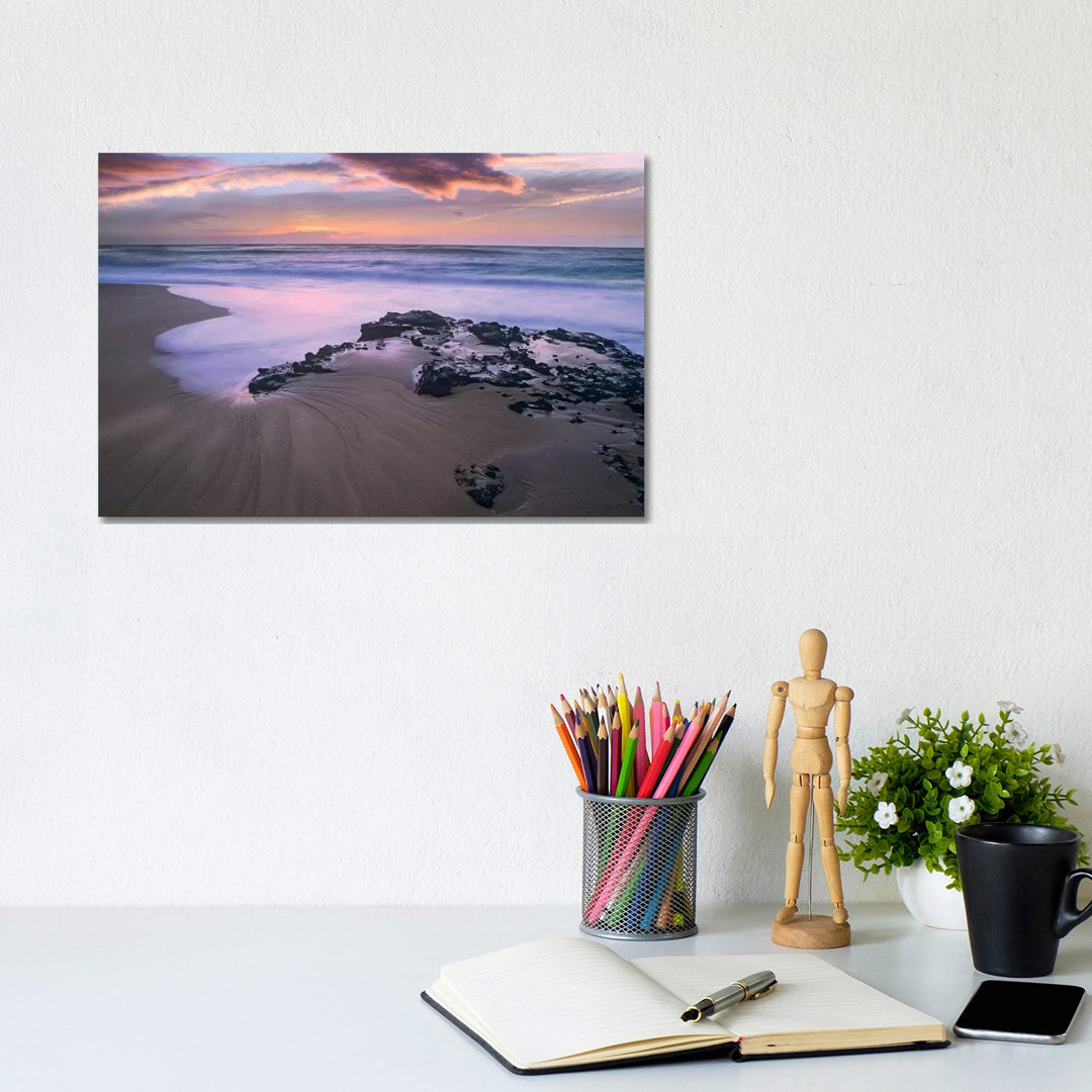 Sandy Beach, Oahu, Hawaii von Tim Fitzharris - Galerie-verpackte Leinwand Giclée