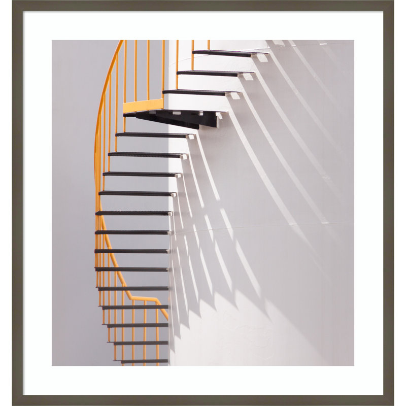 Malwine Yellow Staircase par Jacqueline Hammer - reproduction de photo encadrée, H 33 po x l 31 po, Cadre gris