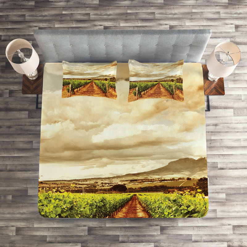 Cloud Farmhouse / Country Coverlet, King Bedspread + 2 Shams
