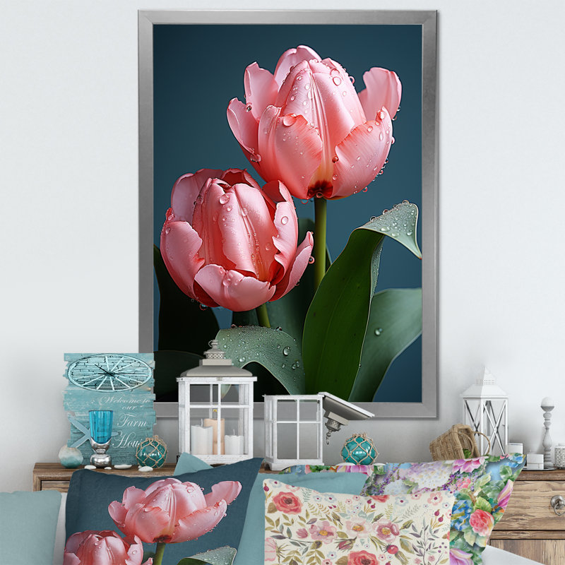 «Minimalims Pink Tulip Blooms», H 32 po x l 24 po x P 1 po, Cadre simple argenté