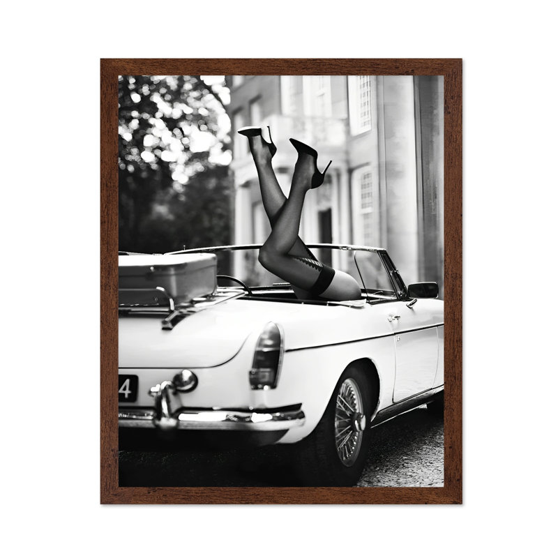 High Heels In Classic Car, Affiche, H 18 po x l 24 po, Encadrement brun