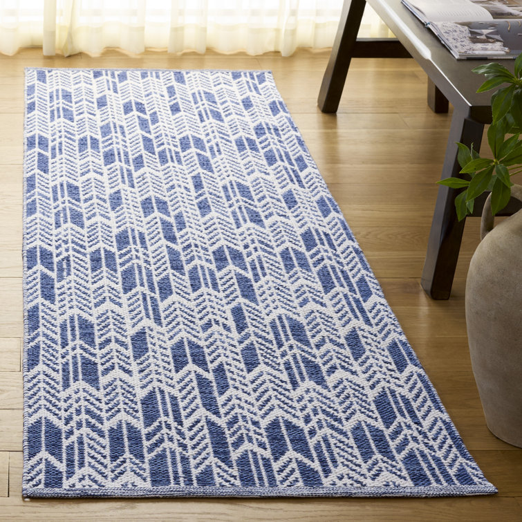 Tapis à chevrons bleu marine / ivoire Paz