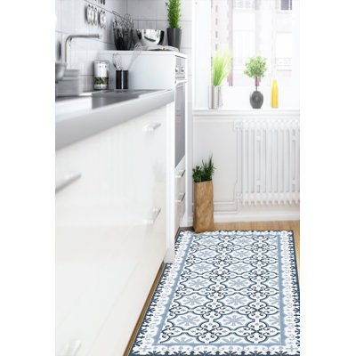 Bobbi Damask Vinyl Indoor / Outdoor Area Rug