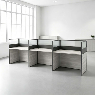 Bureau rectangulaire pour 3 personnes avec poste de travail cubique et gestion des câbles