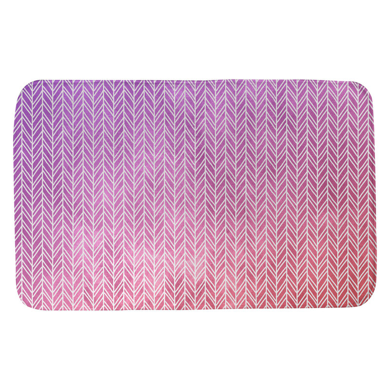 Tapis pour salle de bain à rayures antidérapantes Leffel, l 19 po x L 26 po, Rouge / Mauve