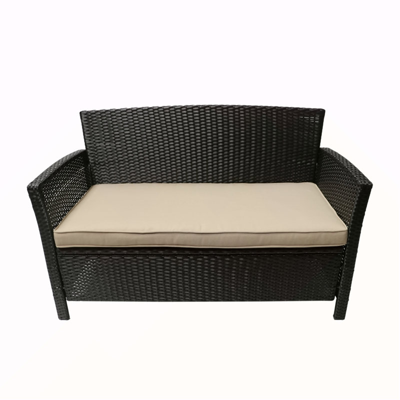 Causeuse St Lucia avec tissu durable et assise confortable, parfaite pour les salons confortables et les petits espaces.