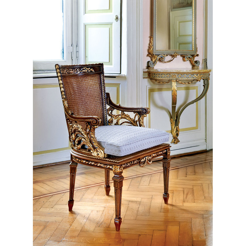 Chaise avec accoudoirs rembourrée en brun