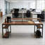 Bureau d'ordinateur spacieux pour deux personnes avec support pour écran ergonomique et rangement ouvert, parfait pour la maison ou le bureau