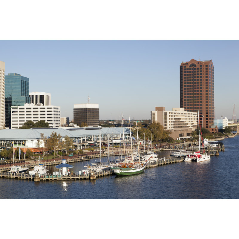 Norfolk Downtown At Dusk par - Photographie de toile tendue, H 20 po x l 30 po