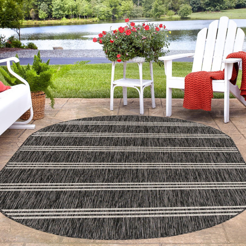 Indoor / Outdoor Area Rug, Oval 160 cm x 243.8 cm