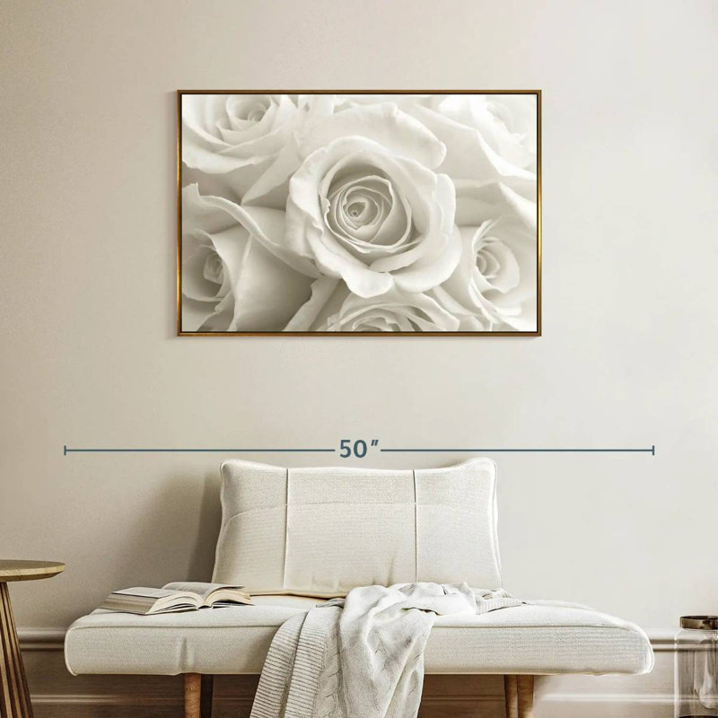 Roses blanches pures, Cadre flottant doré, 37 po x 25 po