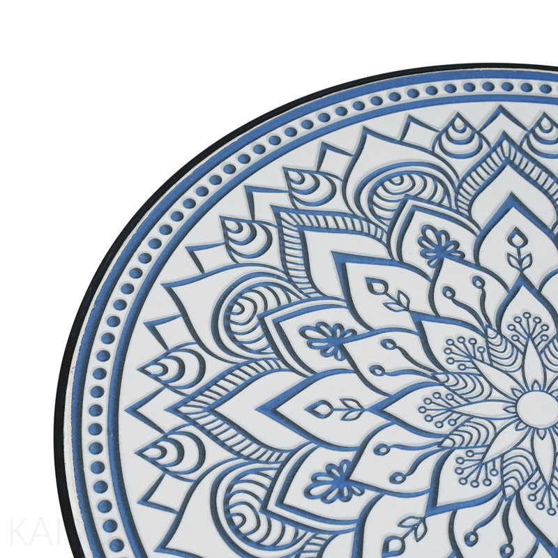 Table d'appoint d'extérieur ronde avec plateau de style mosaïque et pieds courbés en fer, bleu et noir mat