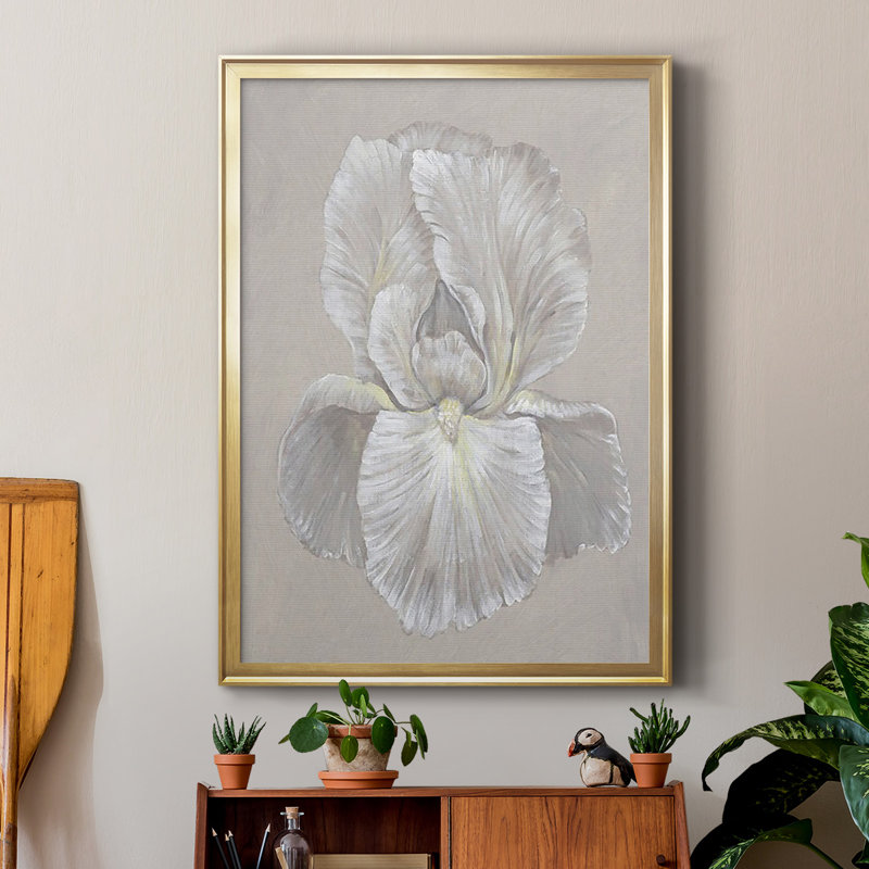 White Iris I, reproduction encadrée de qualité supérieure - prête à être accrochée, Or, H 42,5 po x l 30,5 po x P 1 po