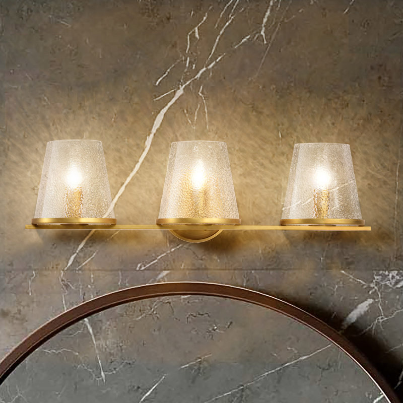 Coiffeuse Sluis - Verre martelé, Laiton rétro, 24 po de largeur, Trois lumières