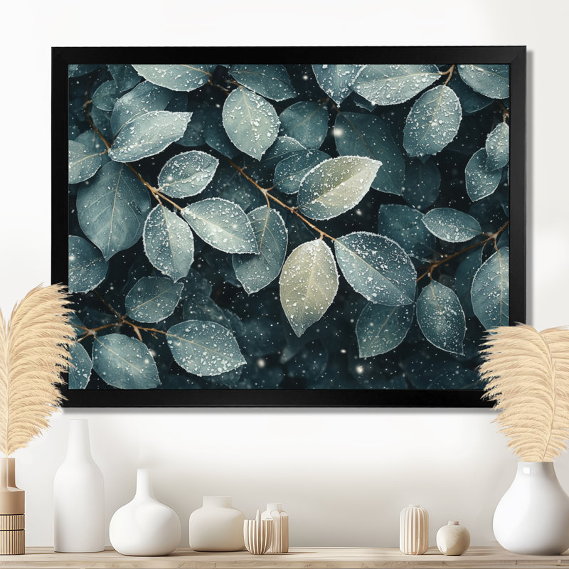 Evergreen Leaves In Snow IV - Leaves, art mural, Reproduction encadrée d'une seule photo, Noir, noir, noir, noir