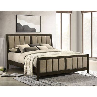 Très grand lit avec une finition foncée, un revêtement en tissu brun et un élégant capitonnage vertical, fabriqué en placage de bois franc asiatique avec revêtement en mousse d'hévéa
