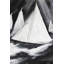 Bateaux en niveaux de gris dans une tempête | Bord de mer noir, reproduction encadrée