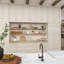 Ensemble de pots décoratifs en céramique blanche texturée avec couvercles en bois et décorations perlées