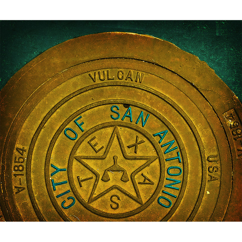 San Antonio Manhole Cover, San Antonio Texas - photographie sur toile tendue, H 30 po x l 40 po x 1,5 po