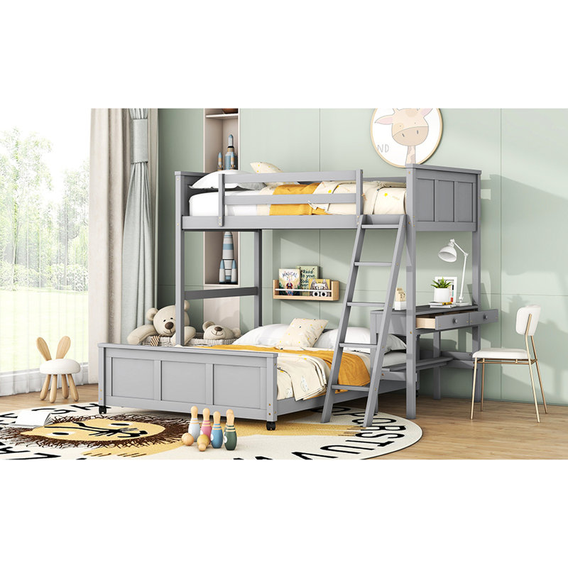 Lit superposé simple au-dessus d'un lit double gris avec bureau de rangement en bois massif et pour chambre à coucher organisée dans des tons confortables