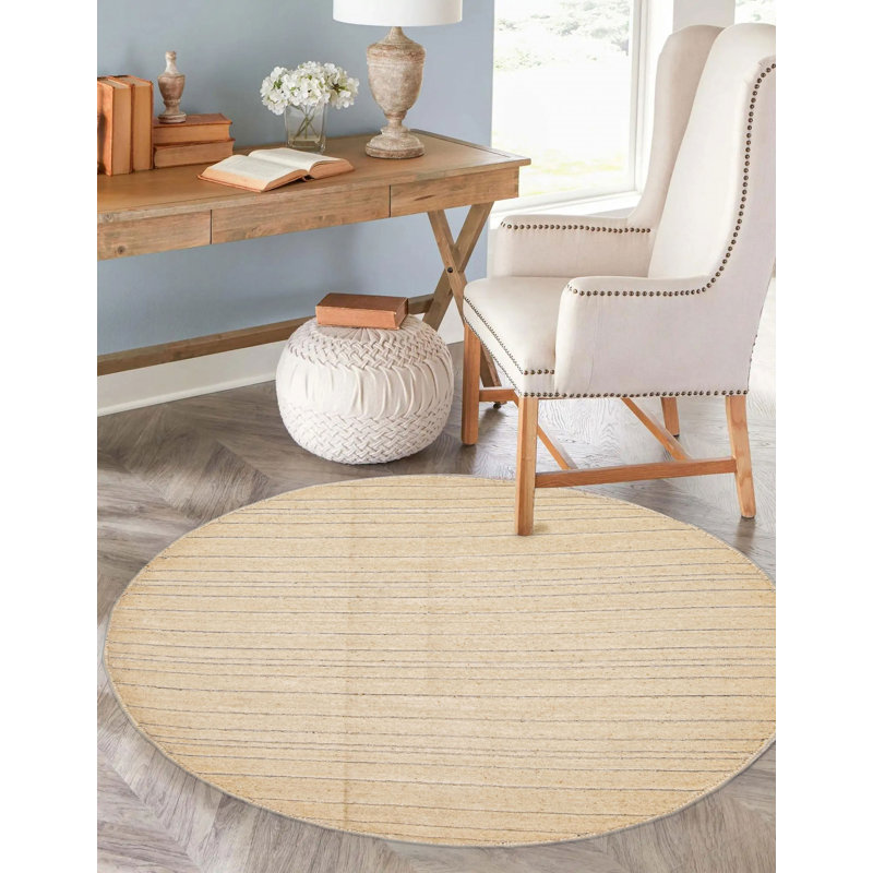 Les tapis Gabbeh sont fabriqués à la main avec des poils très hauts et des motifs très simples et stylisés.
