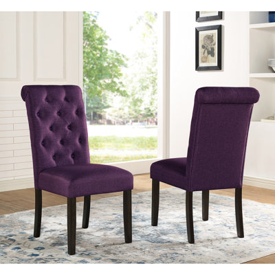 Chaise en bois massif, mauve (2). Bouton. Revêtement. Structure stable. L 18 po x P 21 po x H 39,2 po. 2 chaises. Structure, sièges rembourrés. Pieds. L 18 po x P 21 po