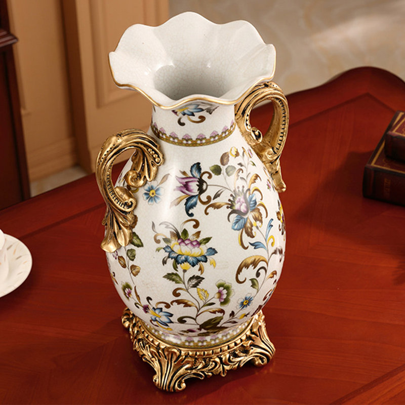 Vase européen en céramique avec poignées sculptées, H 15,7 po x l 7,9 po x P 7,9 po