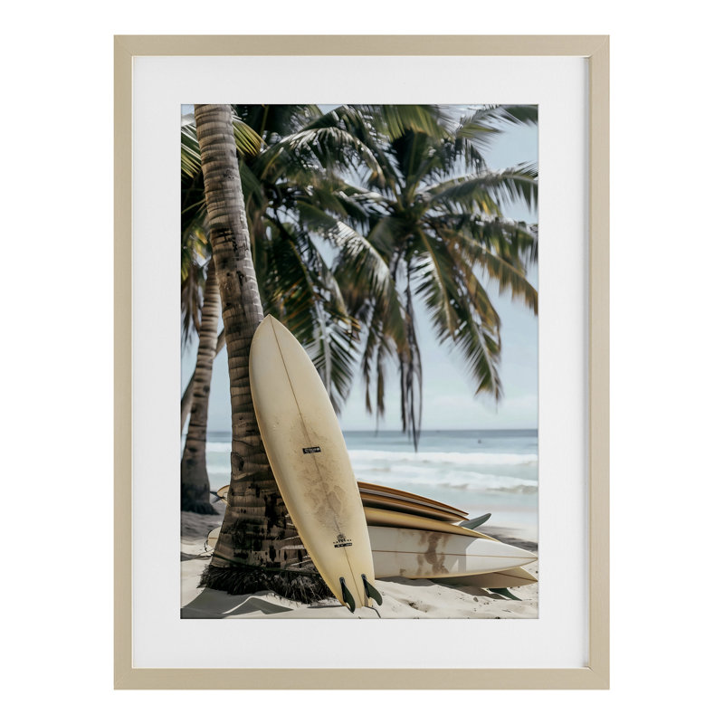 Planches de surf empilées et palmier, reproduction encadrée sous verre, design par LSR Design Studio, Cadre de récolte en pin