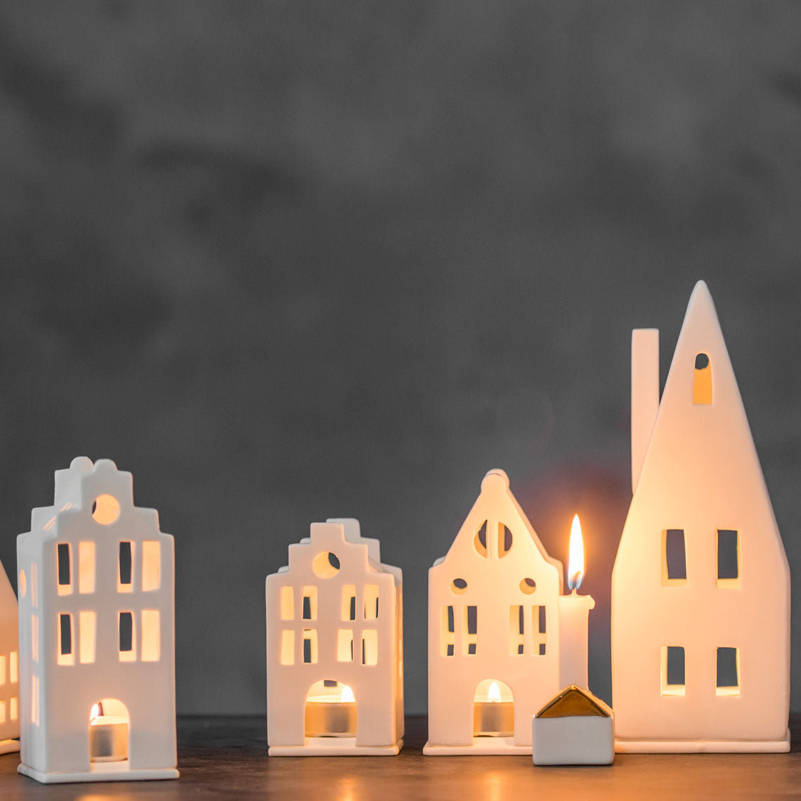 Porcelain Village House - Townhouse Stepped Gable Roof - 4.3"