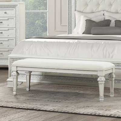 Banc traditionnel blanc crème avec ornements argentés brossés, placage de frêne et tissu, P 18 po pour le vestibule en couleur ronde avec finition en métal, placage, assise en tissu de mousse, 18 po