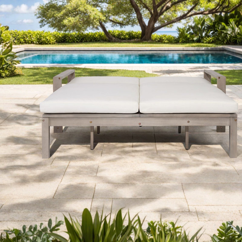 Chaises longues de patio en bois durable, confort réglable pour la détente au bord de la piscine