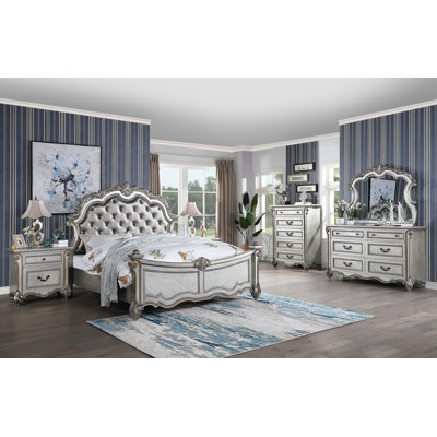 Loert Silver Bedroom Set