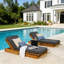 Chaise longue de patio réglable en bois d'acacia moderne près de la piscine